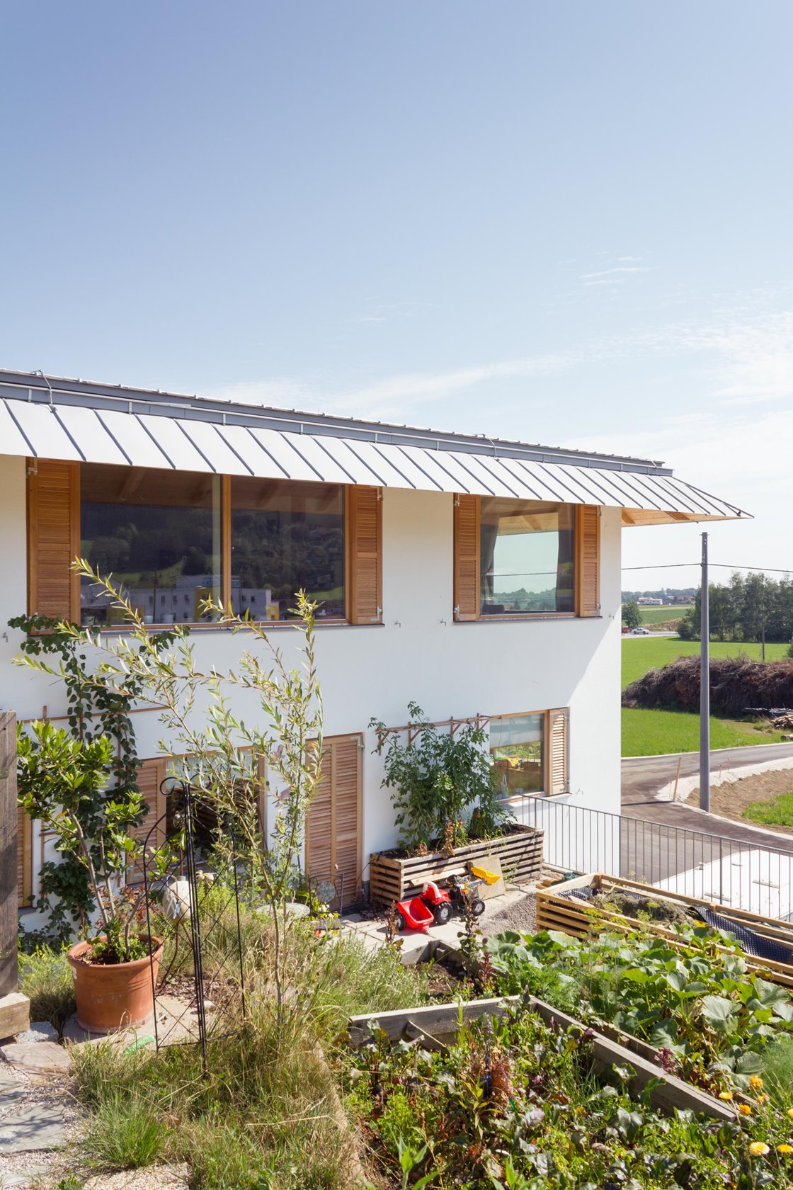 Südansicht mit abgetrepptem Garten © Stefan Gruber