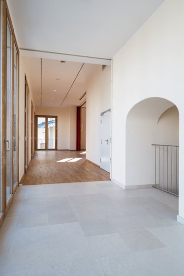 Zubau Eingangsbereich, neue Öffnung in das Stiegenhaus @ Renate Schrattenecker-Fischer