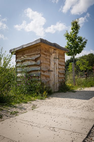 Gerätehütte im Kindergarten-Garten @ Renate Schrattenecker-Fischer