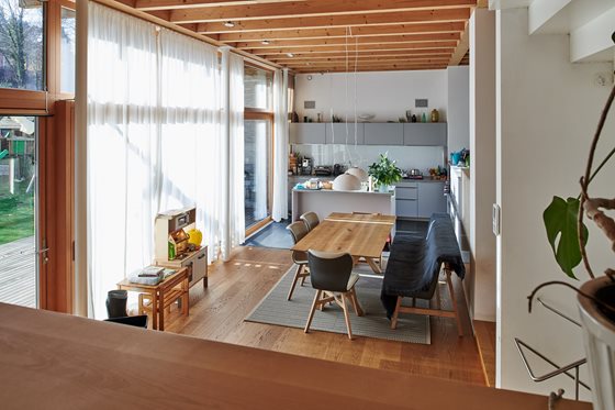 Wohnraum und Küche © Renate Schrattenecker-Fischer