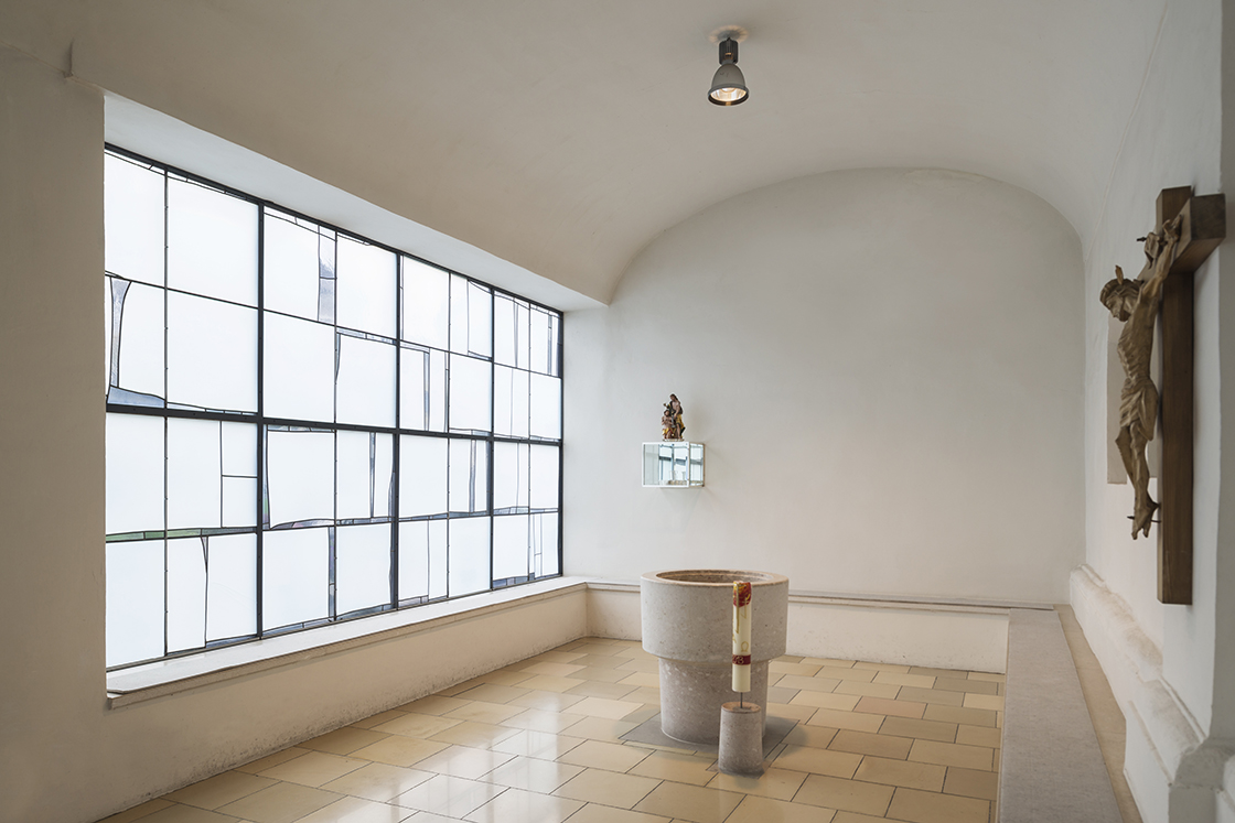 Vorhalle und Taufbecken (in Zusammenarbeit mit Meinrad Mayrhofer) @ Renate Schrattenecker-Fischer