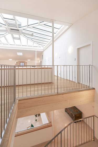 Blick aus dem offenen Stiegenhaus in die oberen Geschoße @ Stefan Gruber