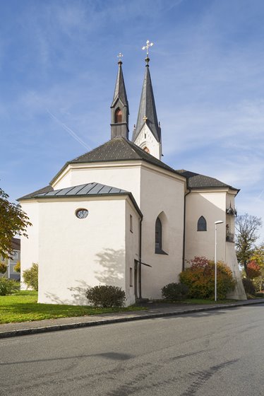 Ostansicht Pfarrkirche Riedau @ Renate Schrattenecker-Fischer