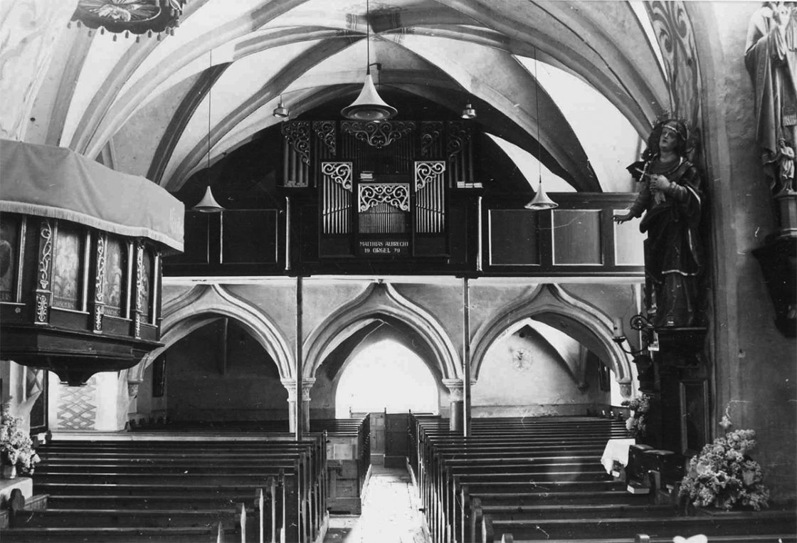 Vor dem Umbau: Empore an der Westwand des Kirchenschiffes