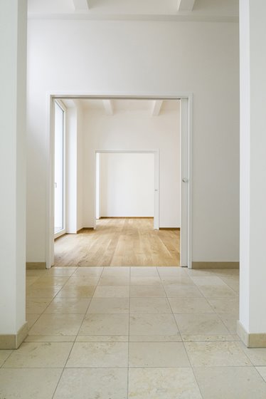 Zimmerflucht, hofseitige Wohnung © Renate Schrattenecker-Fischer