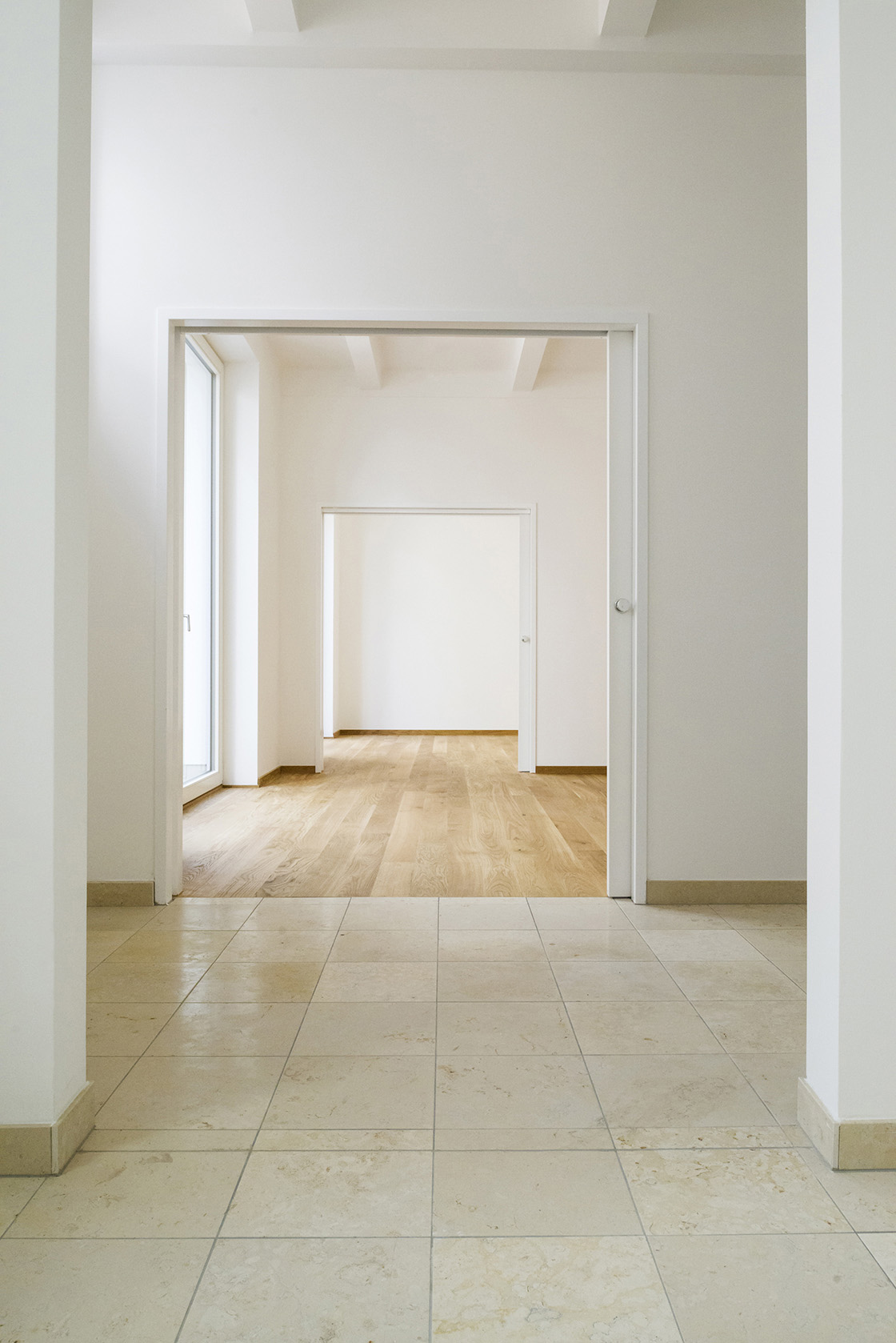 Zimmerflucht, hofseitige Wohnung © Renate Schrattenecker-Fischer