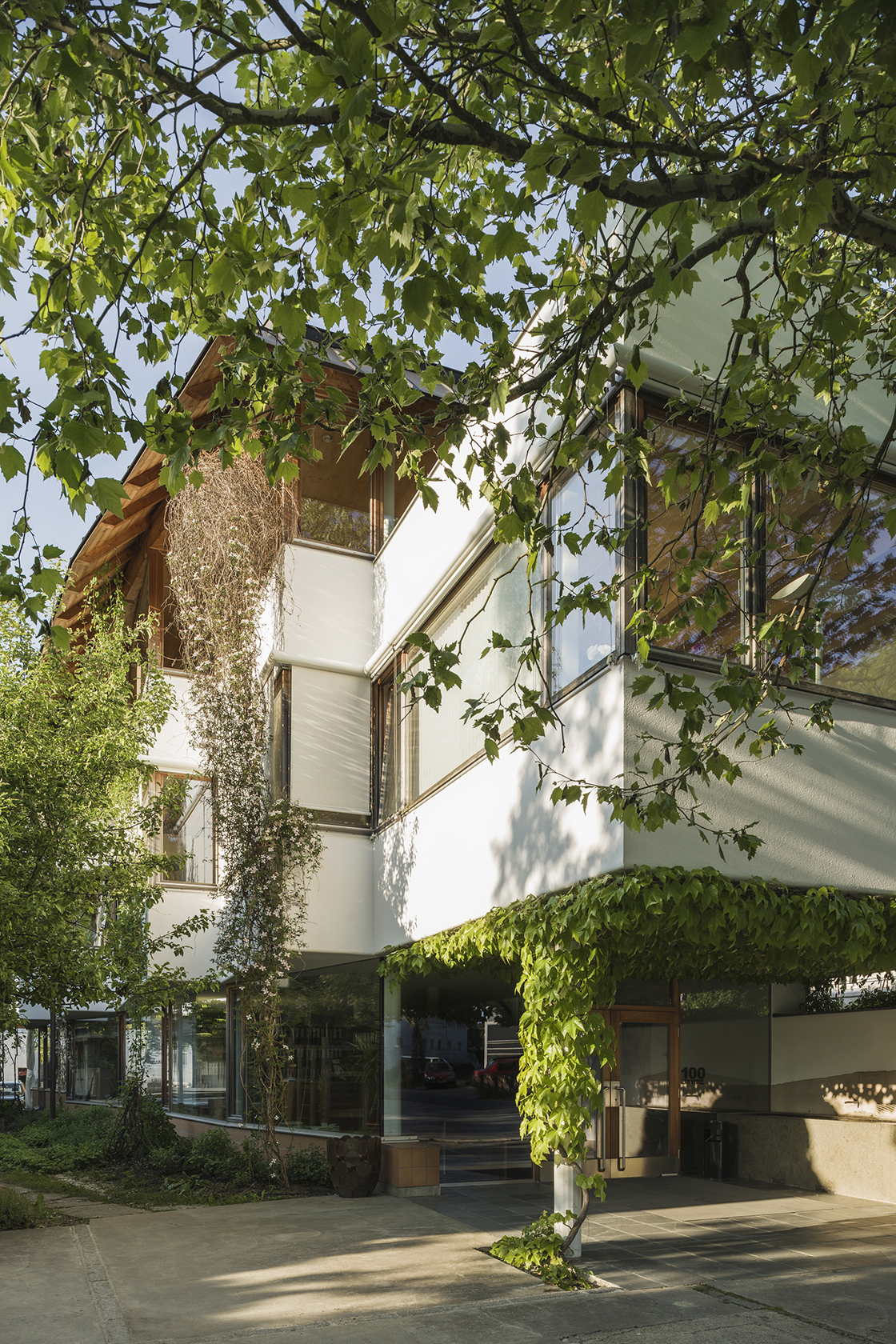 Gedeckter Eingangsbereich @ Renate Schrattenecker-Fischer