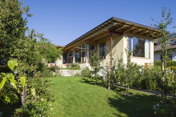 Garden-view, living room and studio © Renate Schrattenecker-Fischer