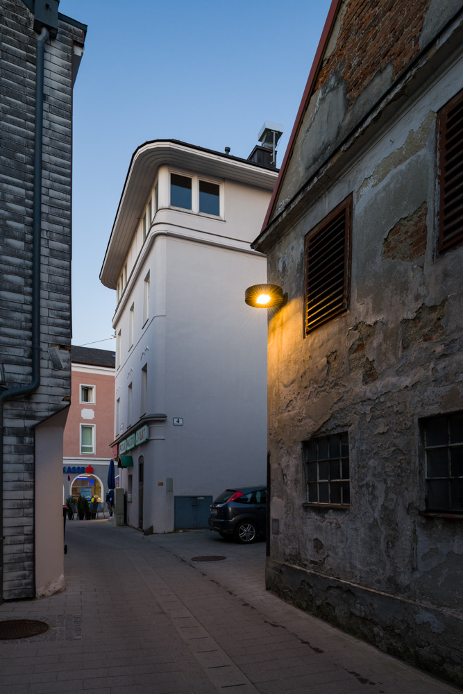 Westseitige Straßenansicht © Renate Schrattenecker-Fischer