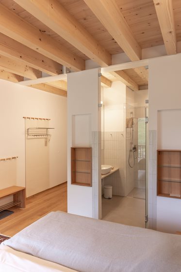 Hotelzimmer, Blick in Richtung Badezimmer @ Stefan Gruber