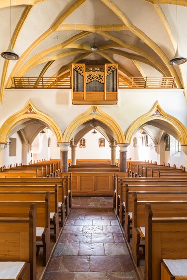 Empore mit geöffnetem Kirchenschiff und Zubau nach Westen