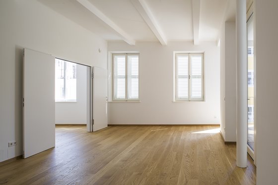 Wohnung mit seitlicher Loggia, Sonnenläden nach Süden © Renate Schrattenecker-Fischer