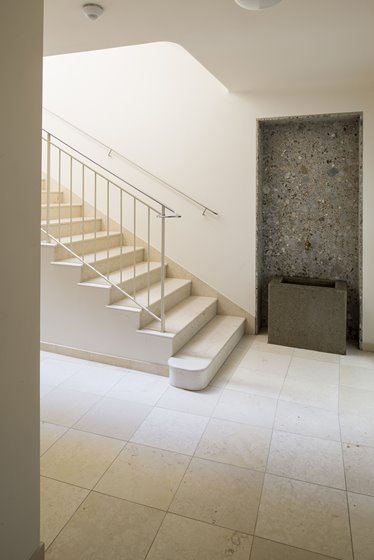 Stiege und Wandbrunnen © Renate Schrattenecker-Fischer