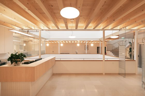 Anmeldung Ordination, Blick in Richtung Hotelbereich @ Stefan Gruber