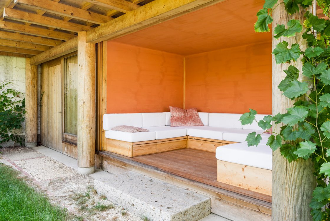 Sofaraum im Gartenpavillon © Renate Schrattenecker-Fischer