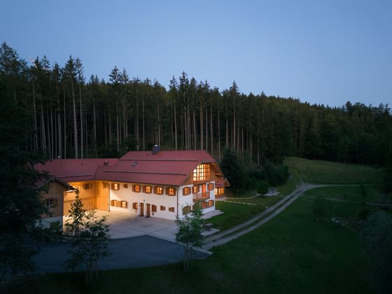 Nachtaufname des Hofes @ Stefan Gruber