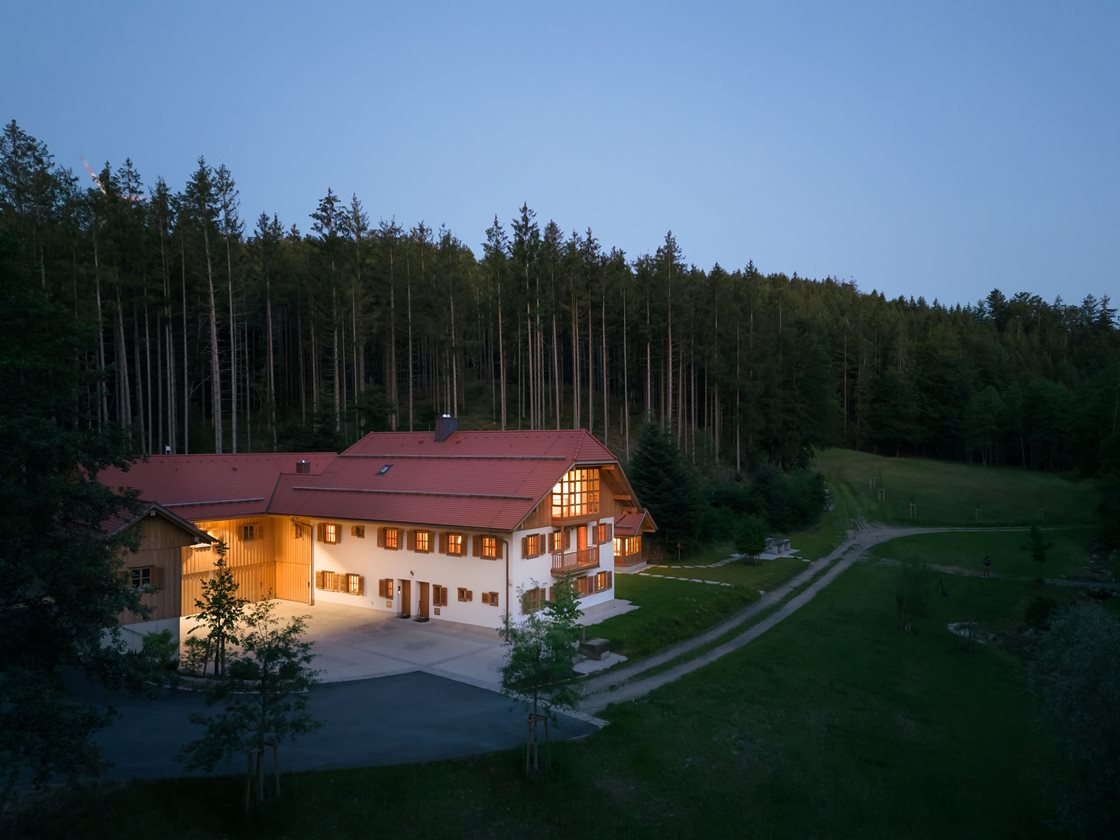 Nachtaufname des Hofes @ Stefan Gruber